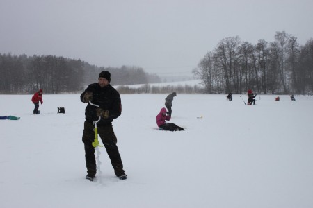 ytt hål nytt försök Micke kämpar på.Pimpeltävling 2013n